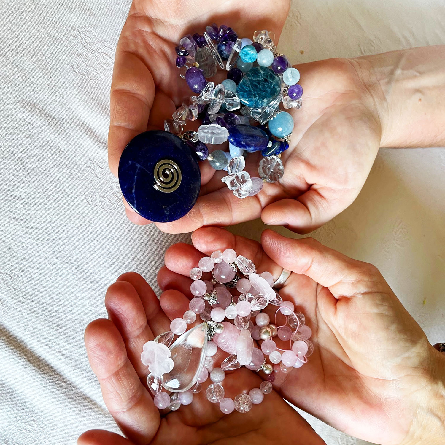 lithotherapeute antibes-formation en lithotherapie alpes maritimes-soin energetique antibes-bijoux energetiques alpes maritimes-developpement personnel antibes-psycho-energeticienne alpes maritimes-energie des pierres antibes